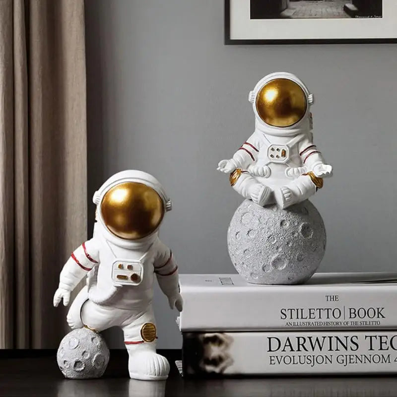 Explore our charming Astronaut Figurines, perfect for space-themed Christmas decor. Crafted from resin with intricate details and vibrant colors. 