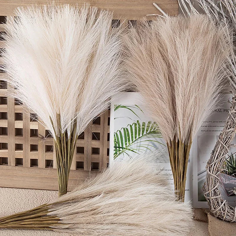 Enhance your decor with Simulated Fluffy Pampas Grass. Perfect for bohemian elegance at home or events. No upkeep needed for lasting beauty and charm.