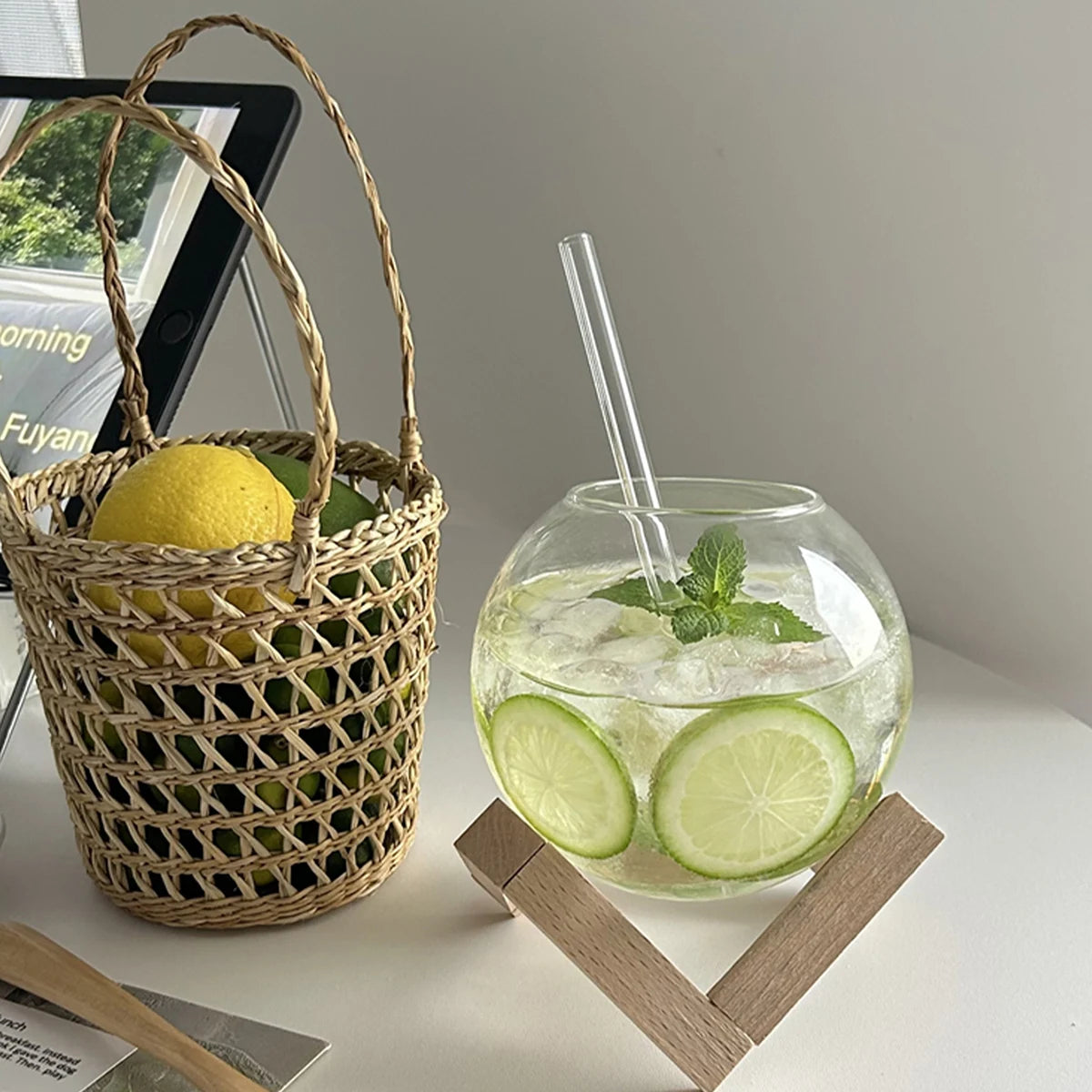 Round Cocktail glass with Wooden stand