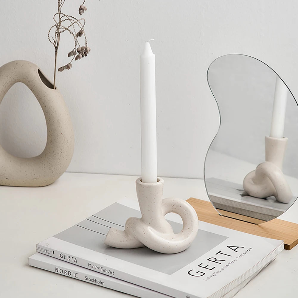 Knot-shaped ceramic candle holder, modern and artistic. Ideal for office or home decor. Durable and makes a unique gift for friends or family.