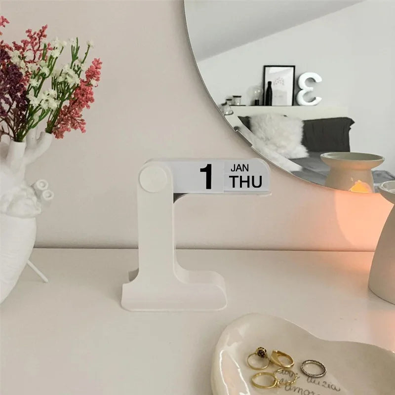 Creative Rotatable Desk Calendar